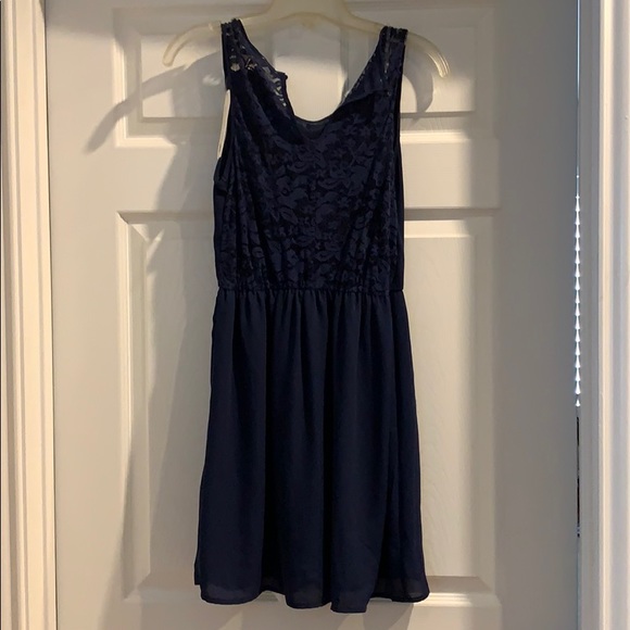 🔴 4/$20 Bundle: Navy Lace back Dress - Picture 2 of 5